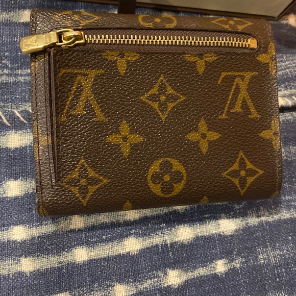 Louis Vuitton Wallet 100% Authentic - Picture 5 of 9